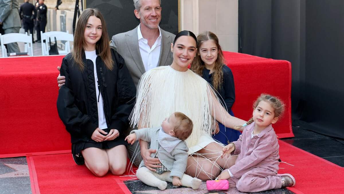 [PHOTOS] Gal Gadot en famille pour inaugurer son étoile sur le Walk of Fame d’Hollywood