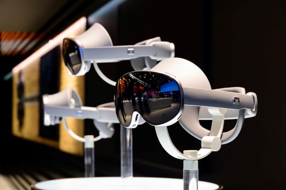 Google reportedly close to buying Canada’s AdHawk for its eye-tracking smart glasses tech