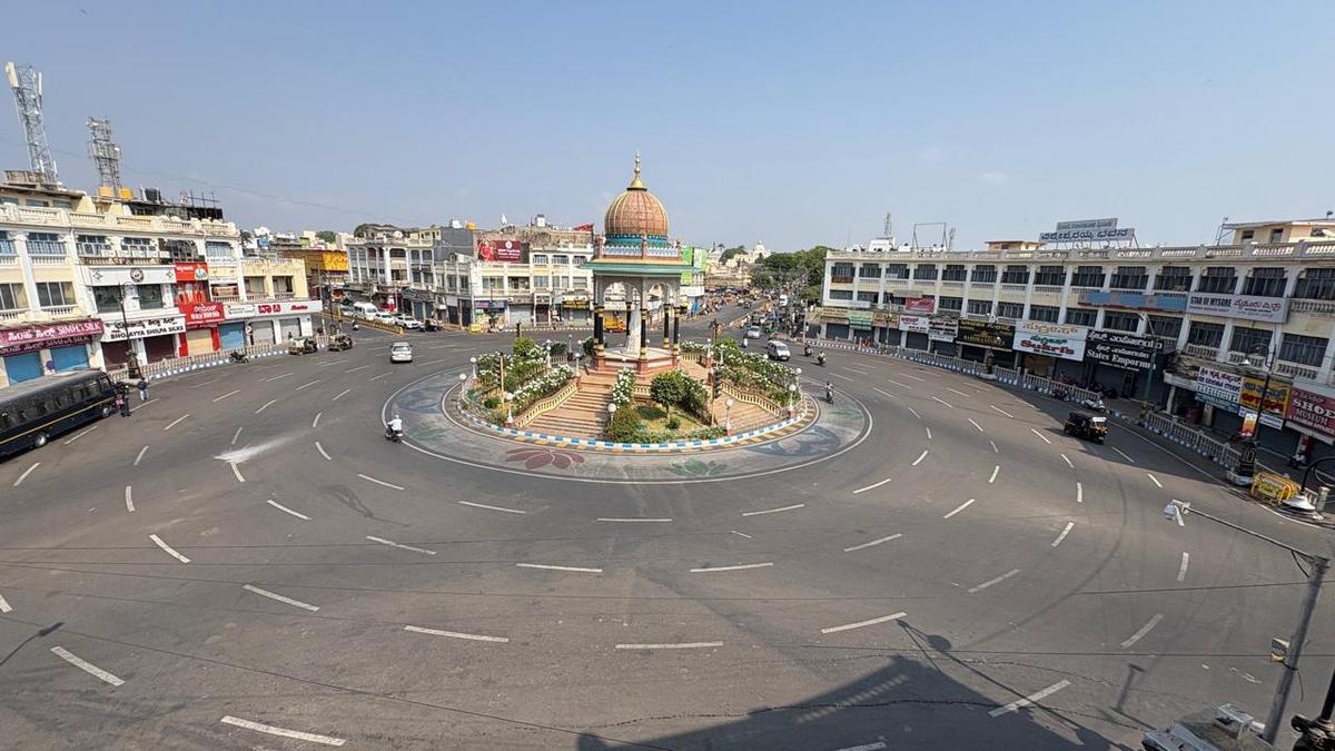 Karnataka bandh LIVE updates: Pro-Kannada groups observe 12-hour statewide bandh amid tight security