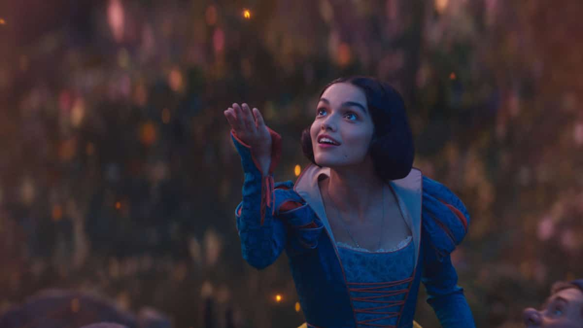 Malgré la controverse, un bon départ pour le nouveau film «Blanche-Neige» au box-office