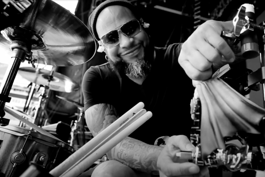 Guns N’ Roses Announce Departure of Drummer Frank Ferrer │ Exclaim!